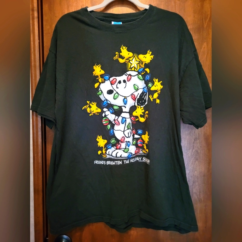 Peanuts & Friends,  Brighten the Holidays Season T- shirt, Size XL